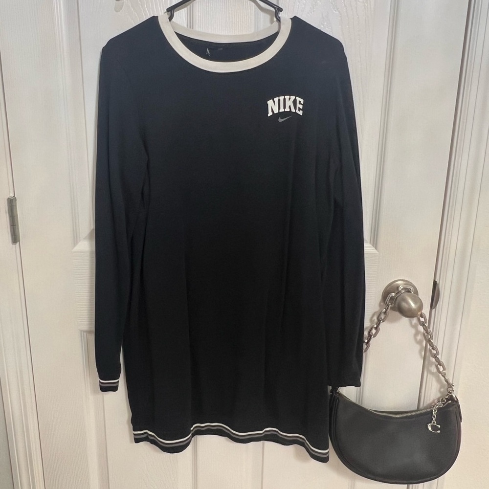 Nike Black and White Long Sleeve Top